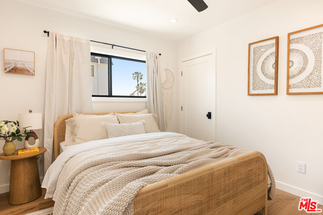 17 Sunset Avenue, Unit 1 Venice, CA 90291 - Photo 15 of 30 a bedroom with a bed and a painting on the wall