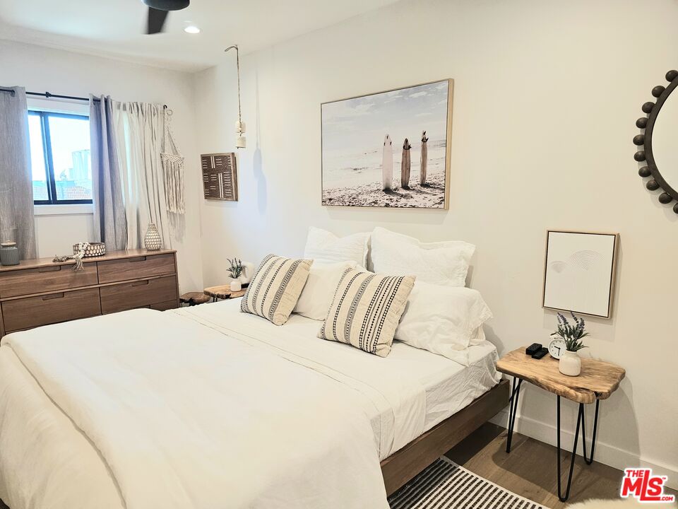 17 Sunset Avenue, Unit 1 Venice, CA 90291 - Photo 20 of 30 a bedroom with a bed and a table in it