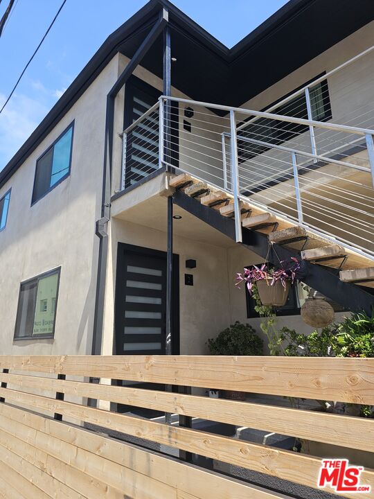 17 Sunset Avenue, Unit 1 Venice, CA 90291 - Photo 25 of 30 a view of a garage of the house