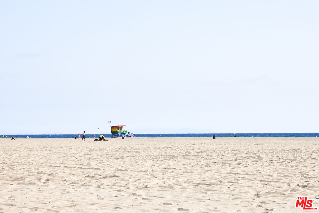 17 Sunset Avenue, Unit 1 Venice, CA 90291 - Photo 27 of 30 a view of an ocean