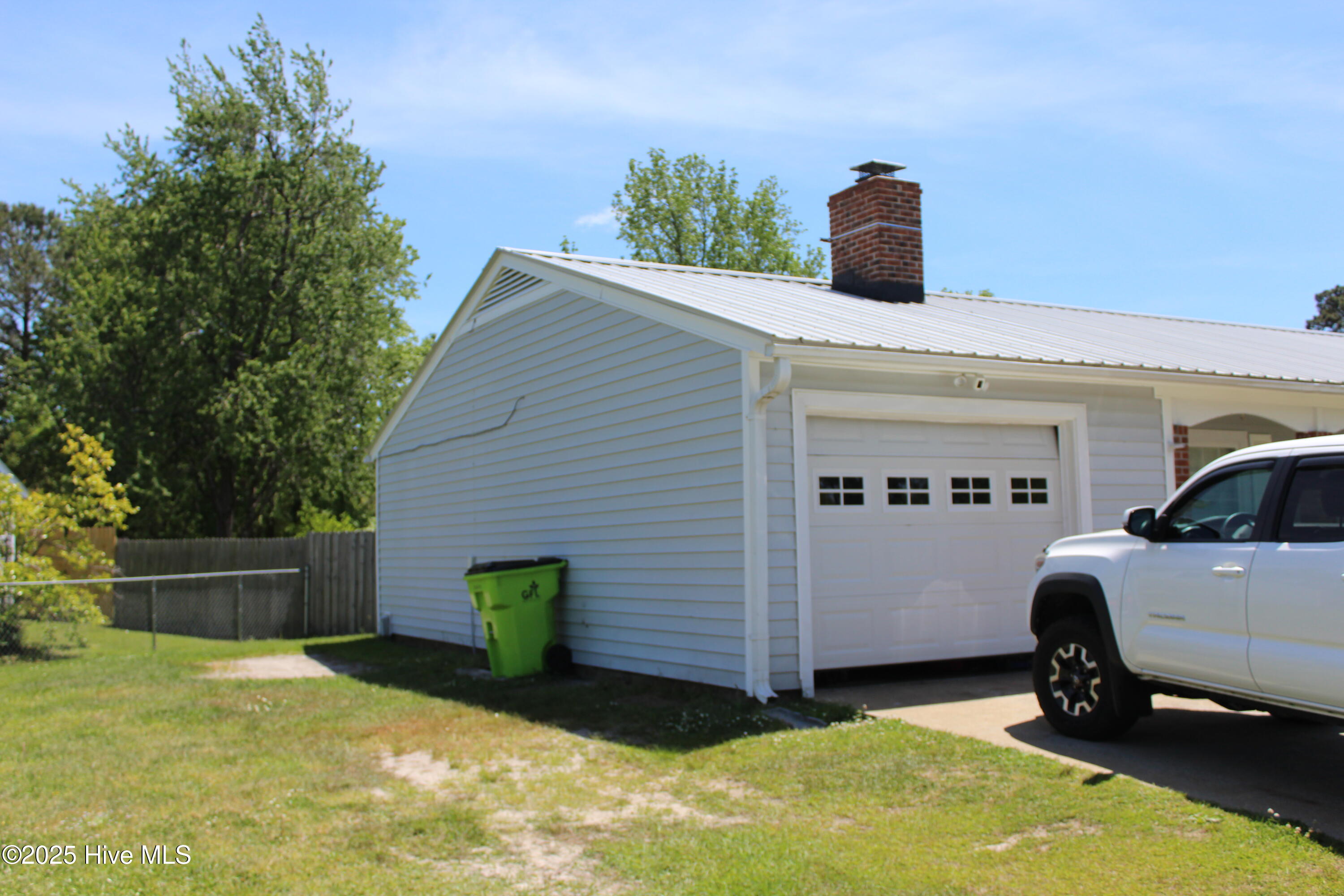 102 Shipman Road Havelock, NC 28532 - Photo 14 of 17 front left side of yard