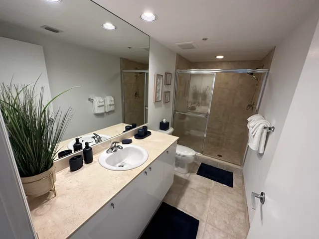 $4,800 | 1551 North Flagler Drive, Unit 515 (ANNUAL OR SEASONAL), West Palm Beach, FL 33401