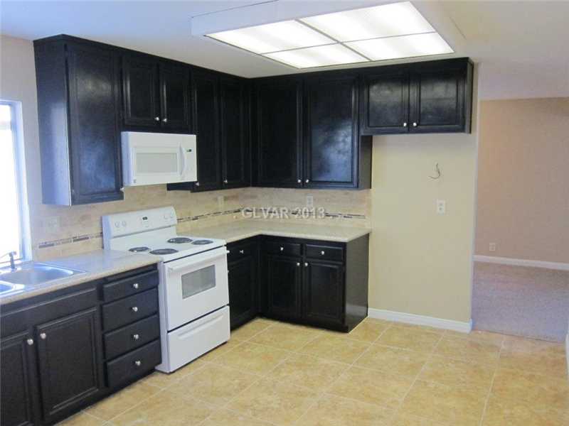4723 Monaco Road Las Vegas, NV 89121 - Photo 12 of 27 Kitchen.