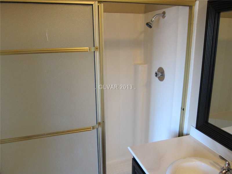 4723 Monaco Road Las Vegas, NV 89121 - Photo 22 of 27 Master Bath/Spa.