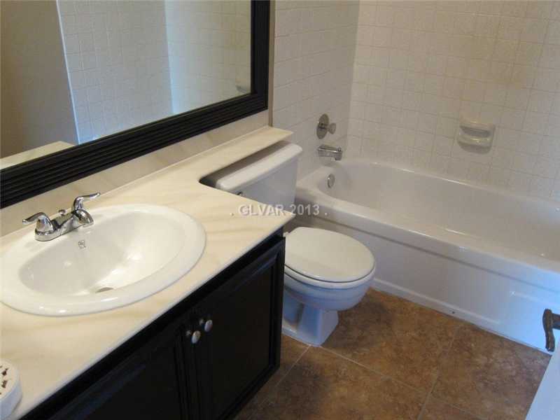 4723 Monaco Road Las Vegas, NV 89121 - Photo 23 of 27 Bathroom.