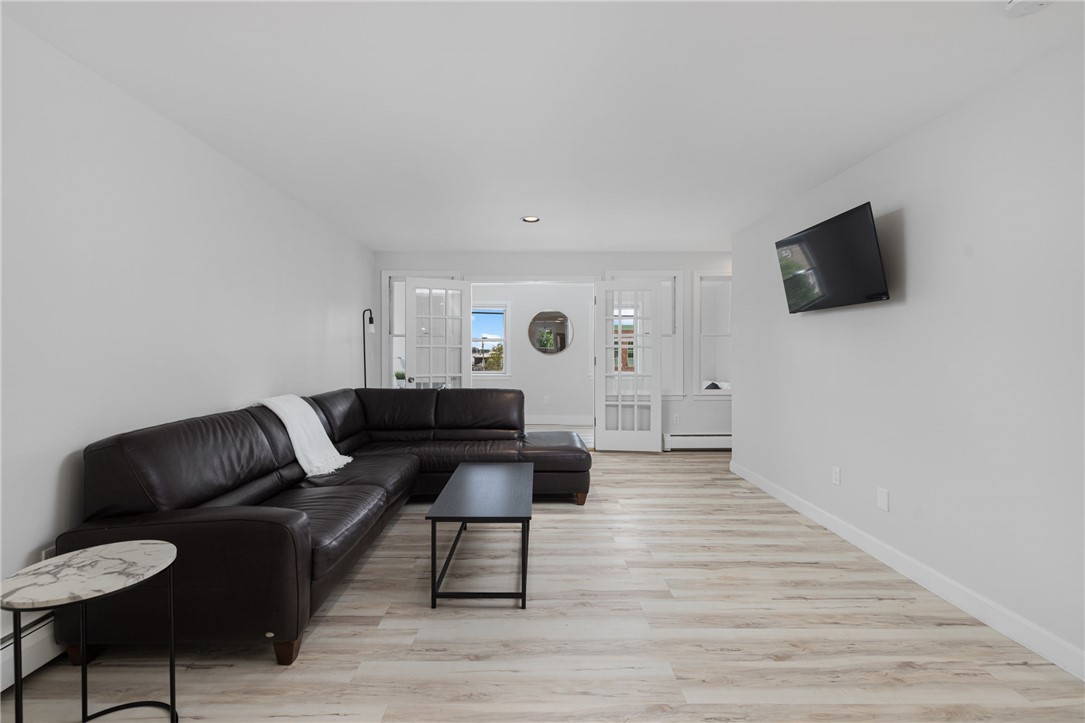 458 Thames Street, Unit B Newport, RI 02840 - Photo 18 of 39 Living Room