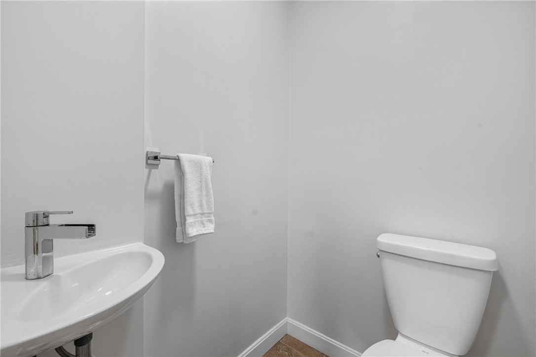 458 Thames Street, Unit B Newport, RI 02840 - Photo 23 of 39 1/2 bath
