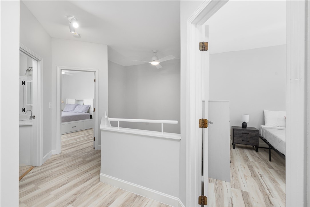 458 Thames Street, Unit B Newport, RI 02840 - Photo 24 of 39 second floor hallway