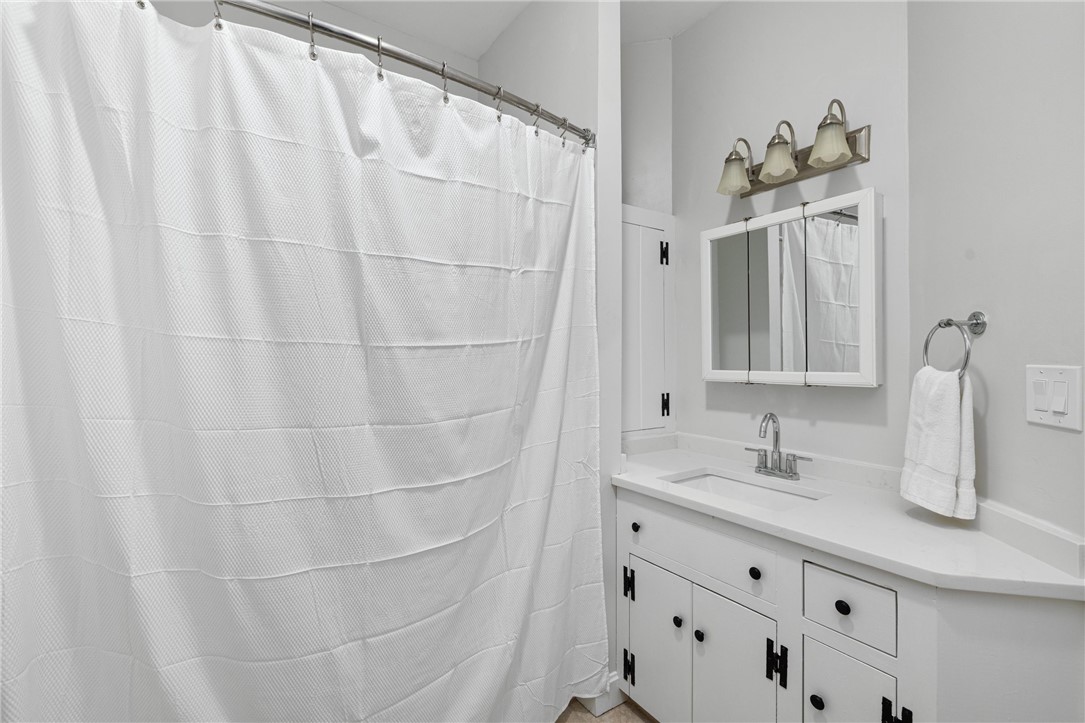 458 Thames Street, Unit B Newport, RI 02840 - Photo 29 of 39 Full Bath