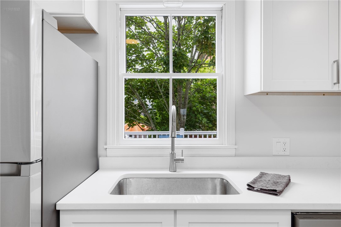 458 Thames Street, Unit B Newport, RI 02840 - Photo 6 of 39 Kitchen