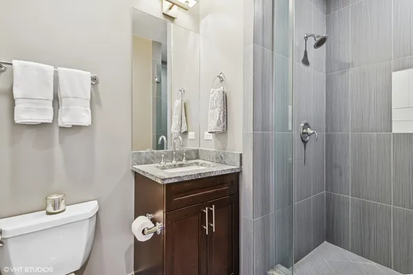$3,650 | 927 West Agatite Avenue, Unit 4N, Chicago, IL 60640