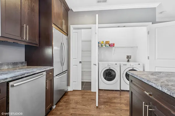 $3,650 | 927 West Agatite Avenue, Unit 4N, Chicago, IL 60640