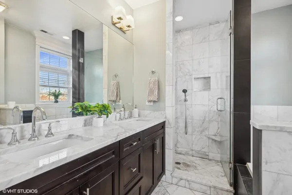 $3,650 | 927 West Agatite Avenue, Unit 4N, Chicago, IL 60640