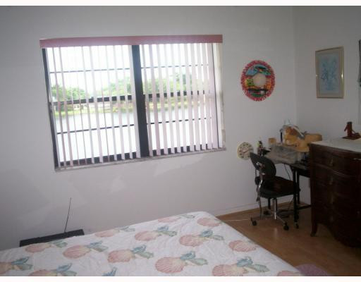 200 Berkley Road, Unit 218 Hollywood, FL 33024 - Photo 6 of 14 Bedroom Master