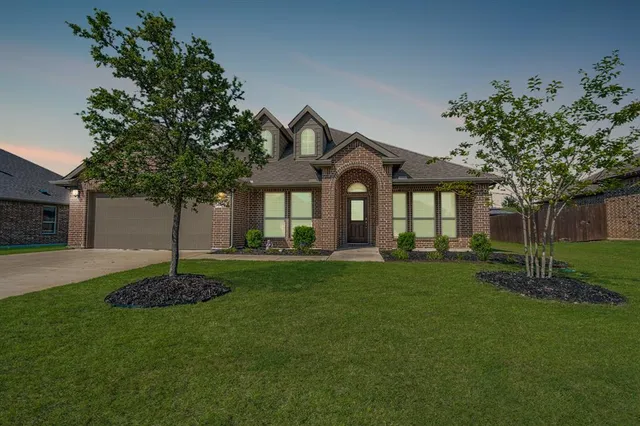 a view of a house with a backyard