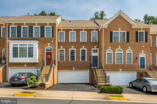 $839,900 | 5642 Governors Pond Circle, Alexandria, VA 22310