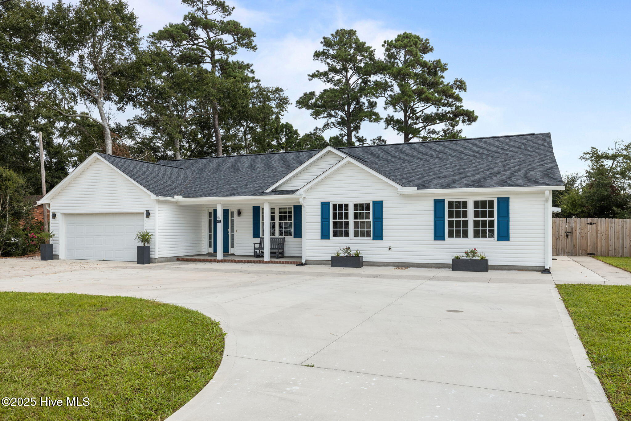 554 Chatham Street Newport, NC 28570 - Photo 2 of 56 2-web-or-mls-1S3A2057