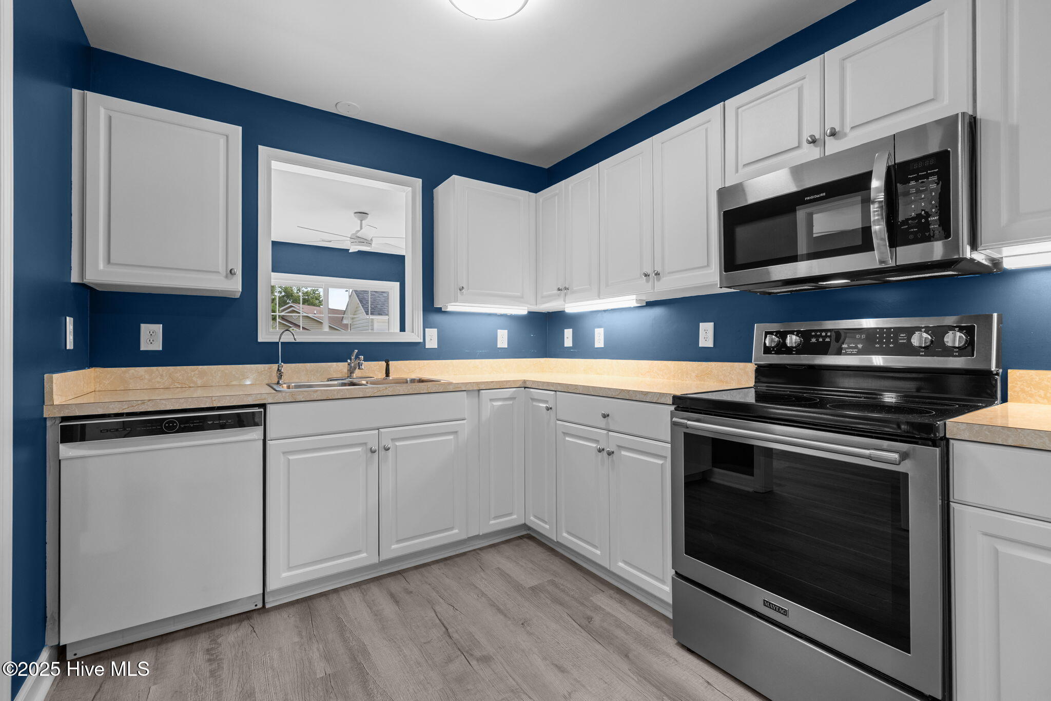 554 Chatham Street Newport, NC 28570 - Photo 10 of 56 23-web-or-mls-1S3A1965