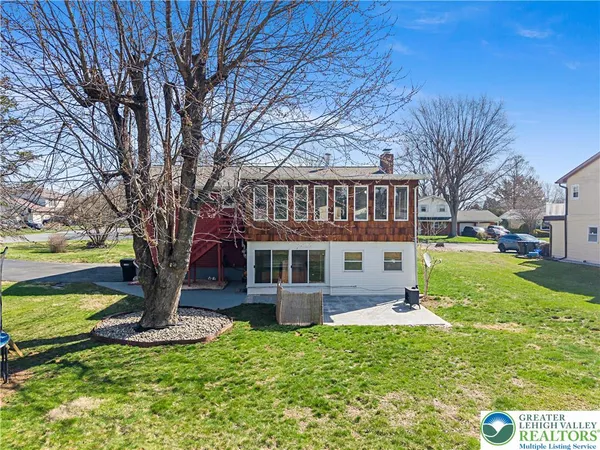 a view of a house with a yard