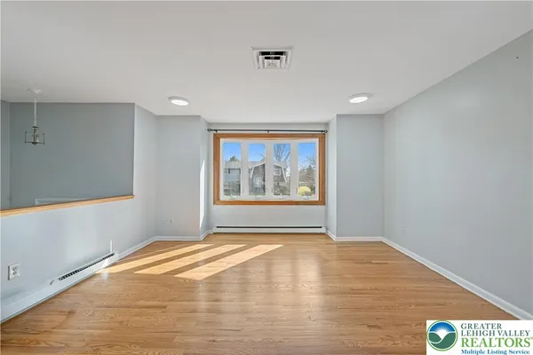 a view of empty room with window