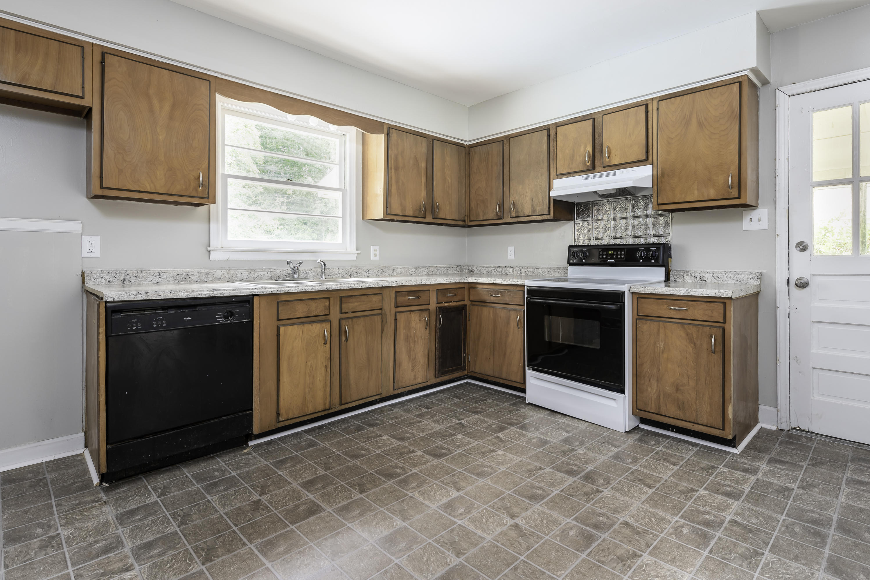 3334 Stoneybrook Road North Charleston, SC 29420 - Photo 10 of 24 3332 Stonybrook-23