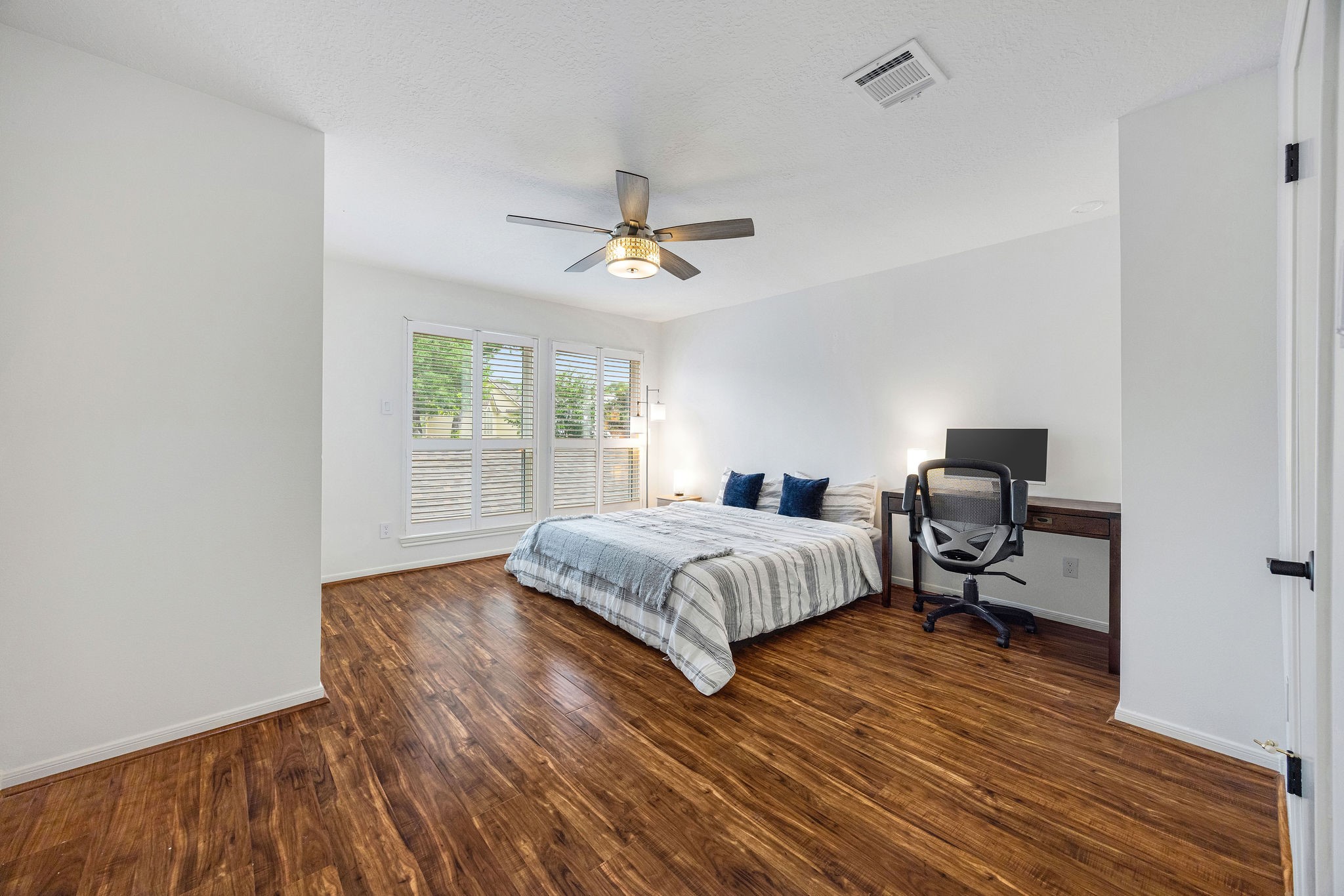727 Bunker Hill Road, Unit 26 Houston, TX 77024 - Photo 17 of 25 This secondary bedroom is large spacious enough to be used as a primary bedroom and is located at the back of the home.