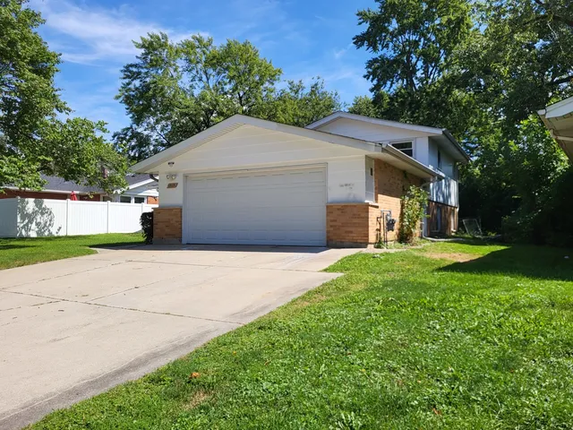$215,000 | 17113 Elm Drive, Hazel Crest, IL 60429