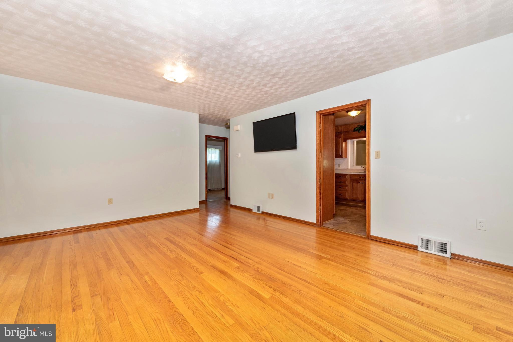 6434 Mt Phillip Road Frederick, MD 21703 - Photo 4 of 63
