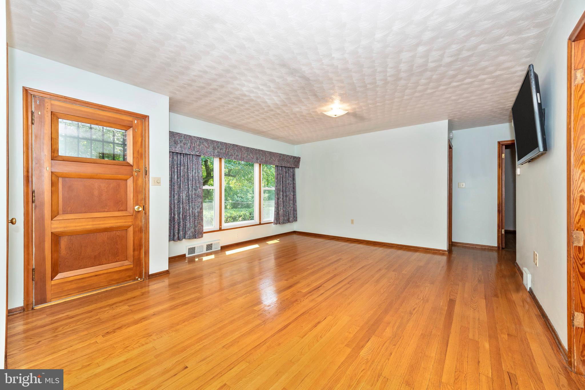6434 Mt Phillip Road Frederick, MD 21703 - Photo 5 of 63