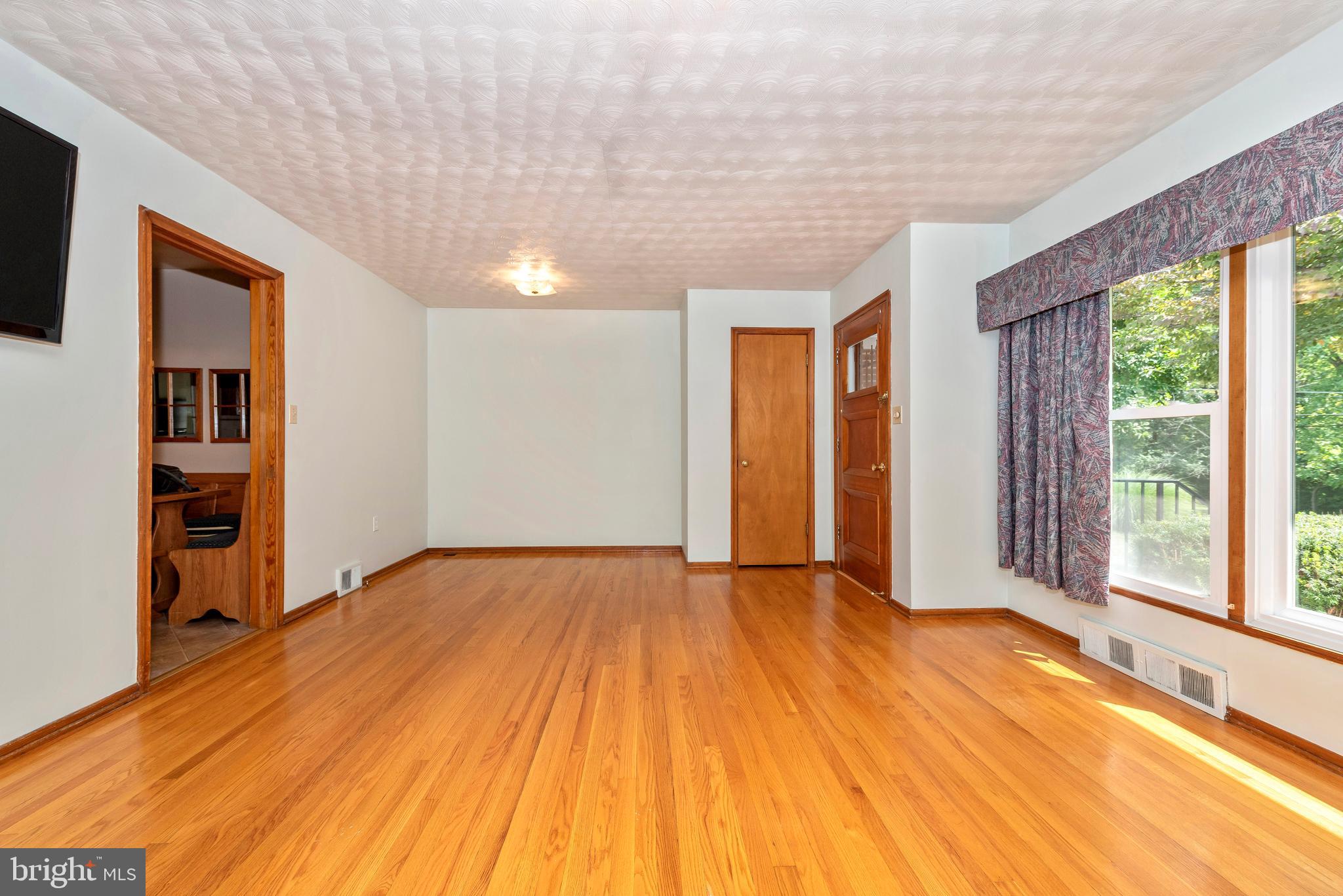 6434 Mt Phillip Road Frederick, MD 21703 - Photo 9 of 63