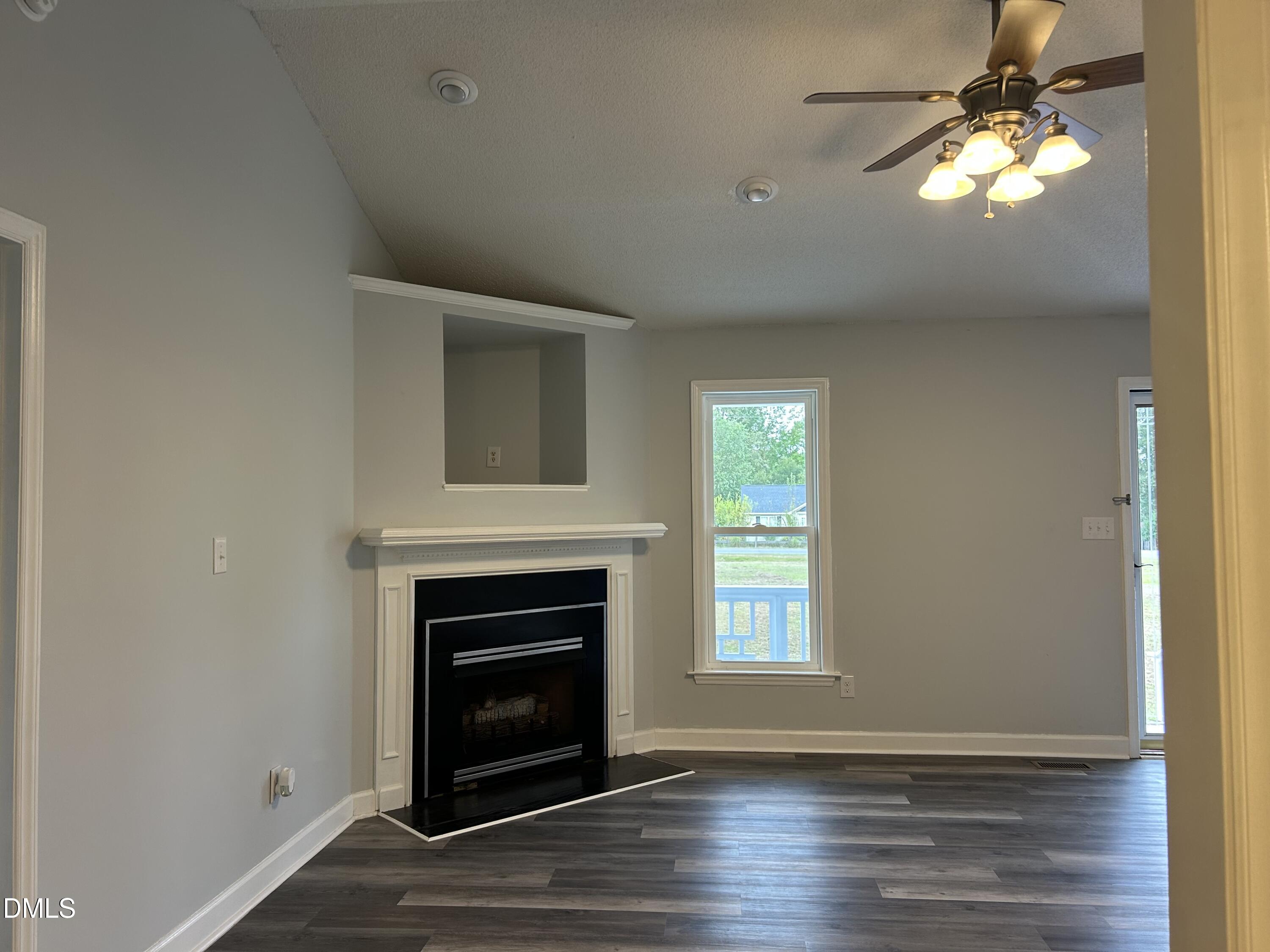 387 North Pleasant Coates Road Benson, NC 27504 - Photo 6 of 40 IMG_1297