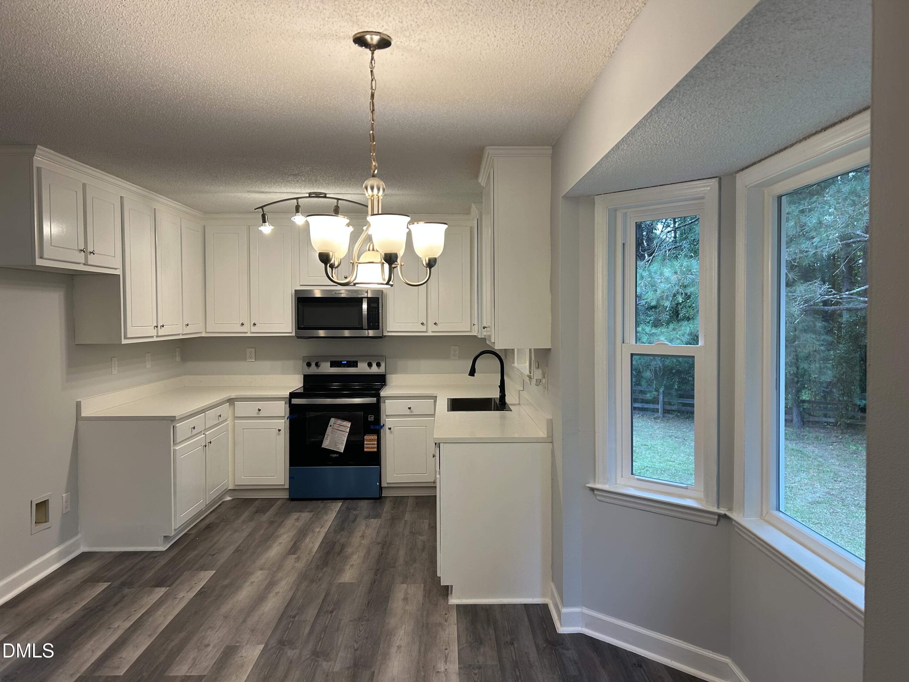 387 North Pleasant Coates Road Benson, NC 27504 - Photo 7 of 40 IMG_1293