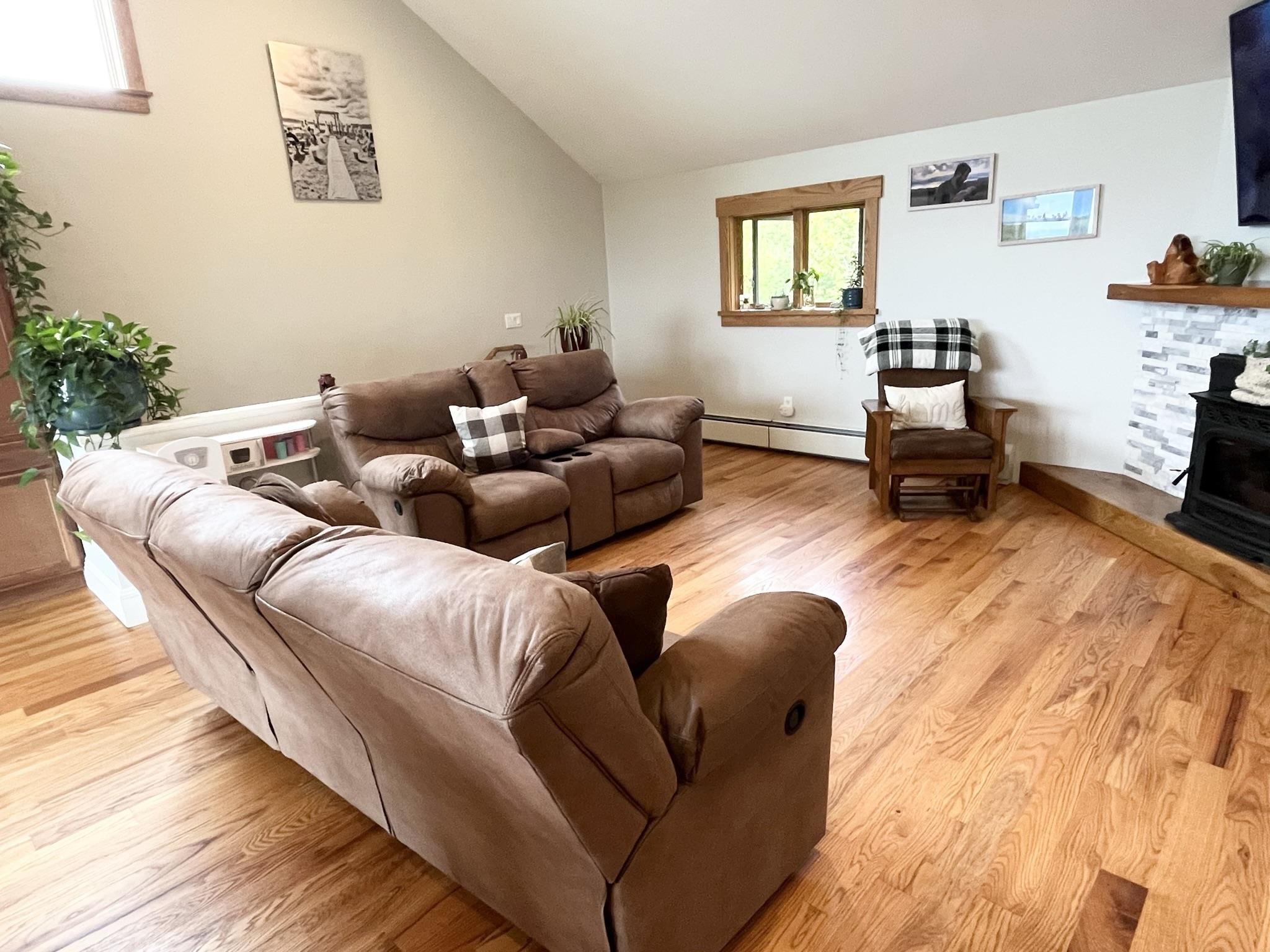 637 Dexter Mountain Road Glover, VT 05839 - Photo 3 of 33