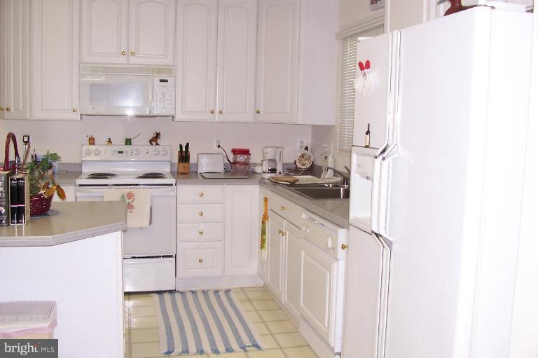 313 Colony Point Place Edgewater, MD 21037 - Photo 1 of 7 Kitchen