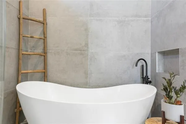 $2,400 | 8422 Hickory Street, Unit B, New Orleans, LA 70118