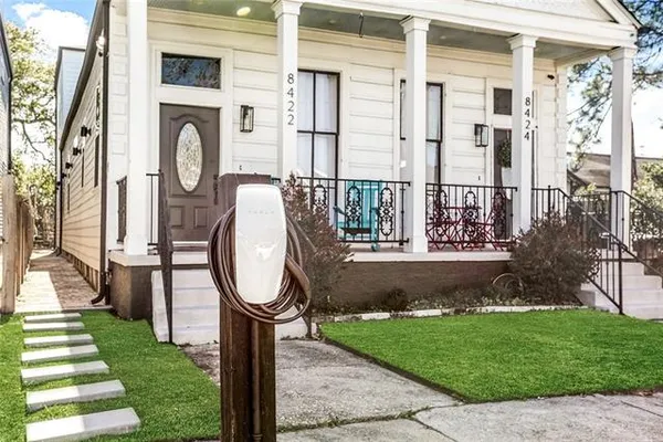$2,400 | 8422 Hickory Street, Unit B, New Orleans, LA 70118