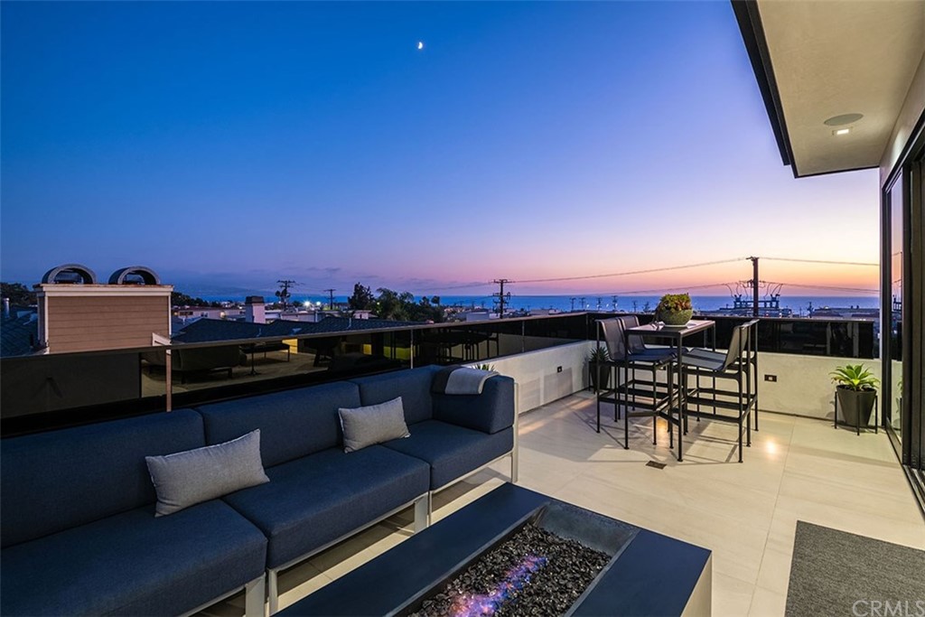 520 13th Street Manhattan Beach, CA 90266 - Photo 3 of 70