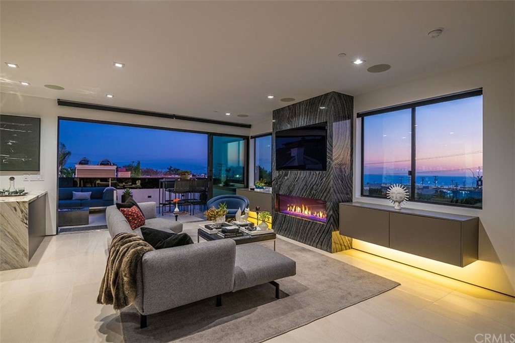 520 13th Street Manhattan Beach, CA 90266 - Photo 8 of 70