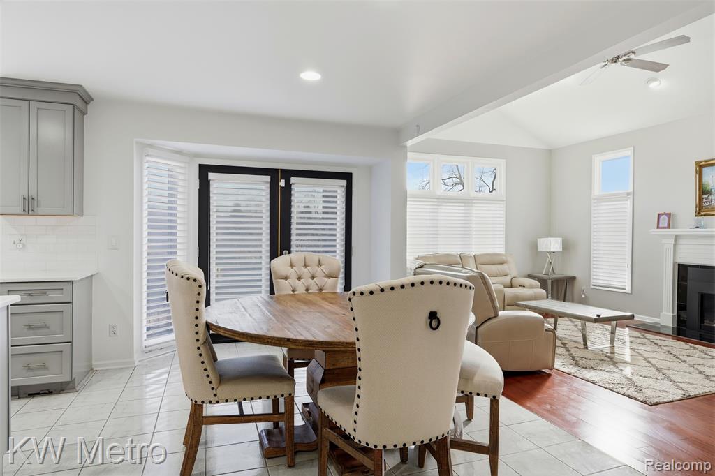 887 Grovecrest Rochester Hills, MI 48307 - Photo 12 of 42