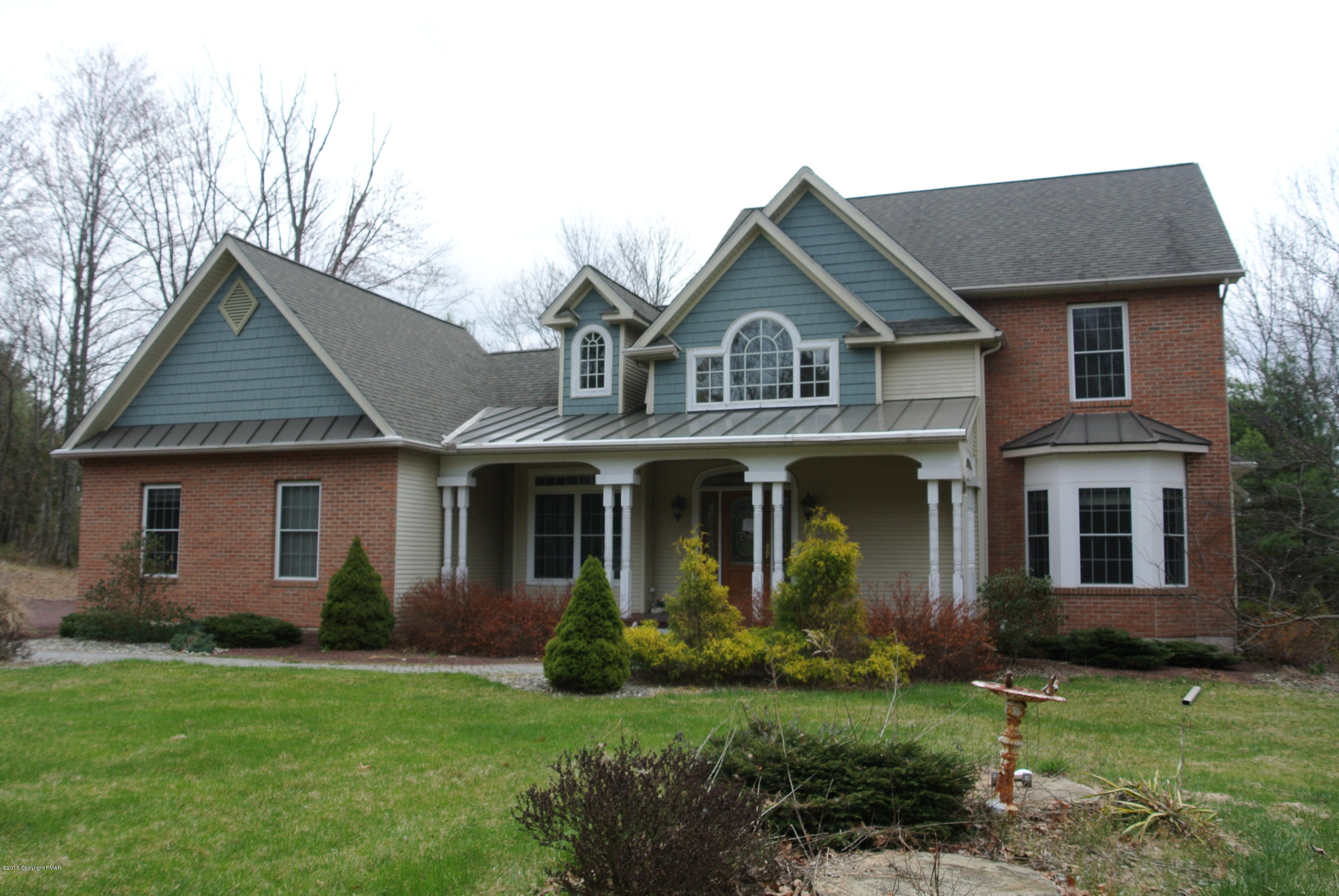 542 Quail Ridge Lane Stroudsburg, PA 18360 - Photo 12 of 12 a front view of a house with a yard