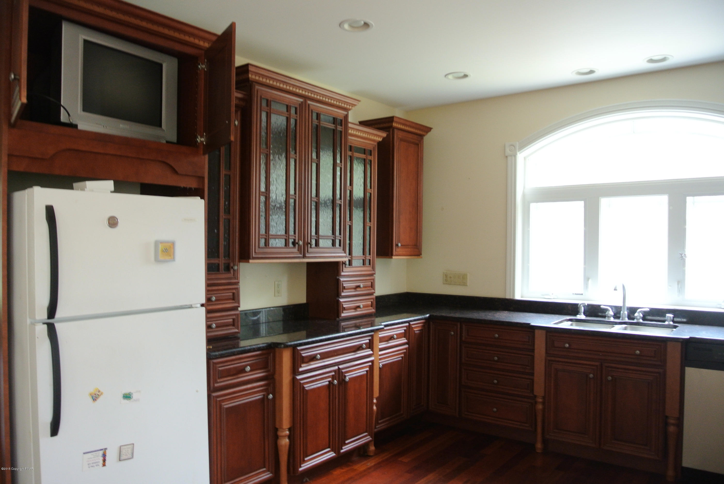 542 Quail Ridge Lane Stroudsburg, PA 18360 - Photo 3 of 12 a kitchen with granite countertop a refrigerator stove and sink