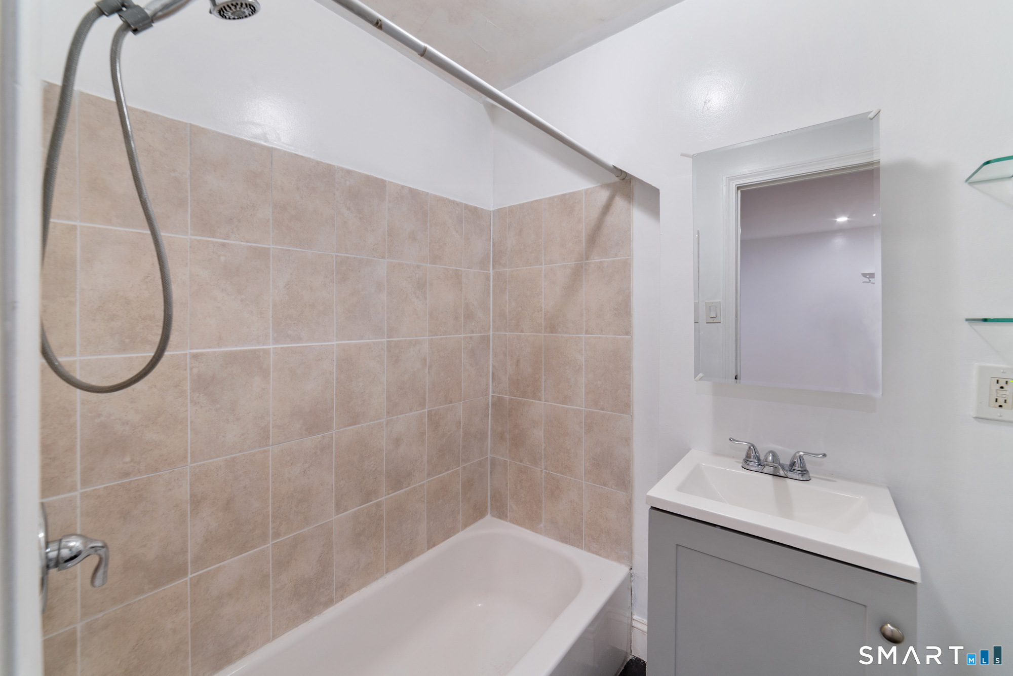 23 James Street Waterbury, CT 06708 - Photo 11 of 38