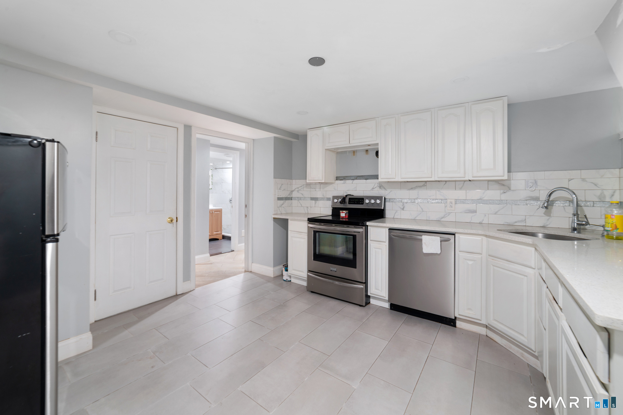 23 James Street Waterbury, CT 06708 - Photo 33 of 38