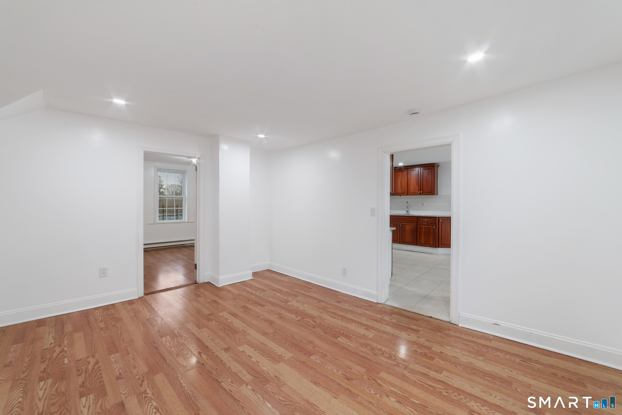 23 James Street Waterbury, CT 06708 - Photo 4 of 38