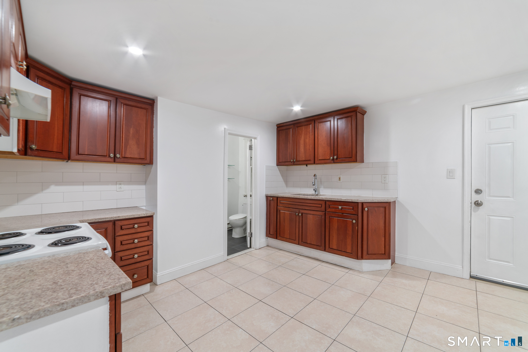 23 James Street Waterbury, CT 06708 - Photo 9 of 38