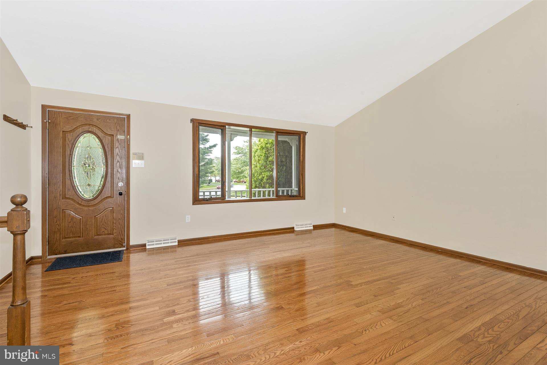 2 West Road Mount Airy, MD 21771 - Photo 8 of 28 Living Room