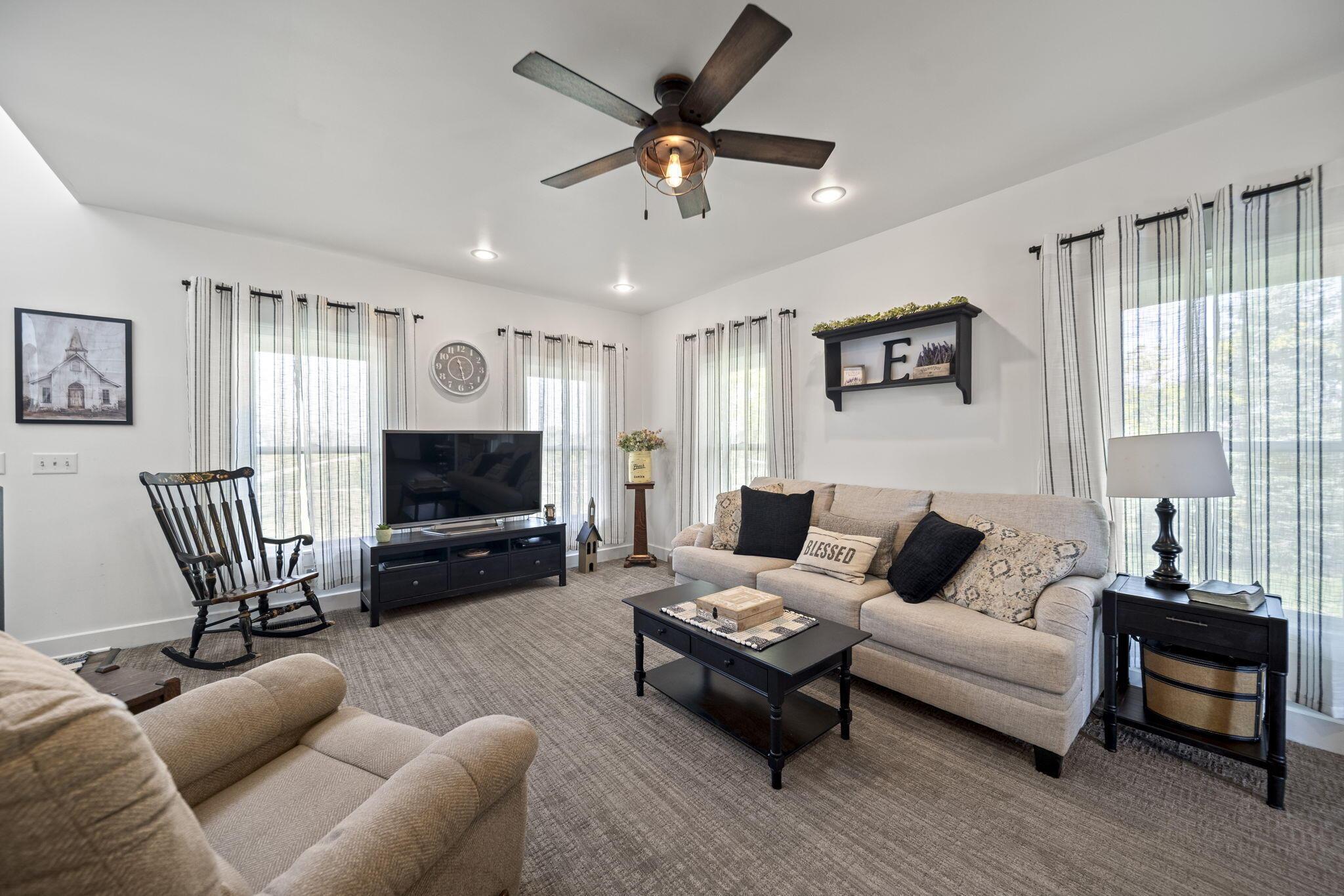 29814 Wolfe Road Circleville, OH 43113 - Photo 9 of 95 LIVINGROOM 1