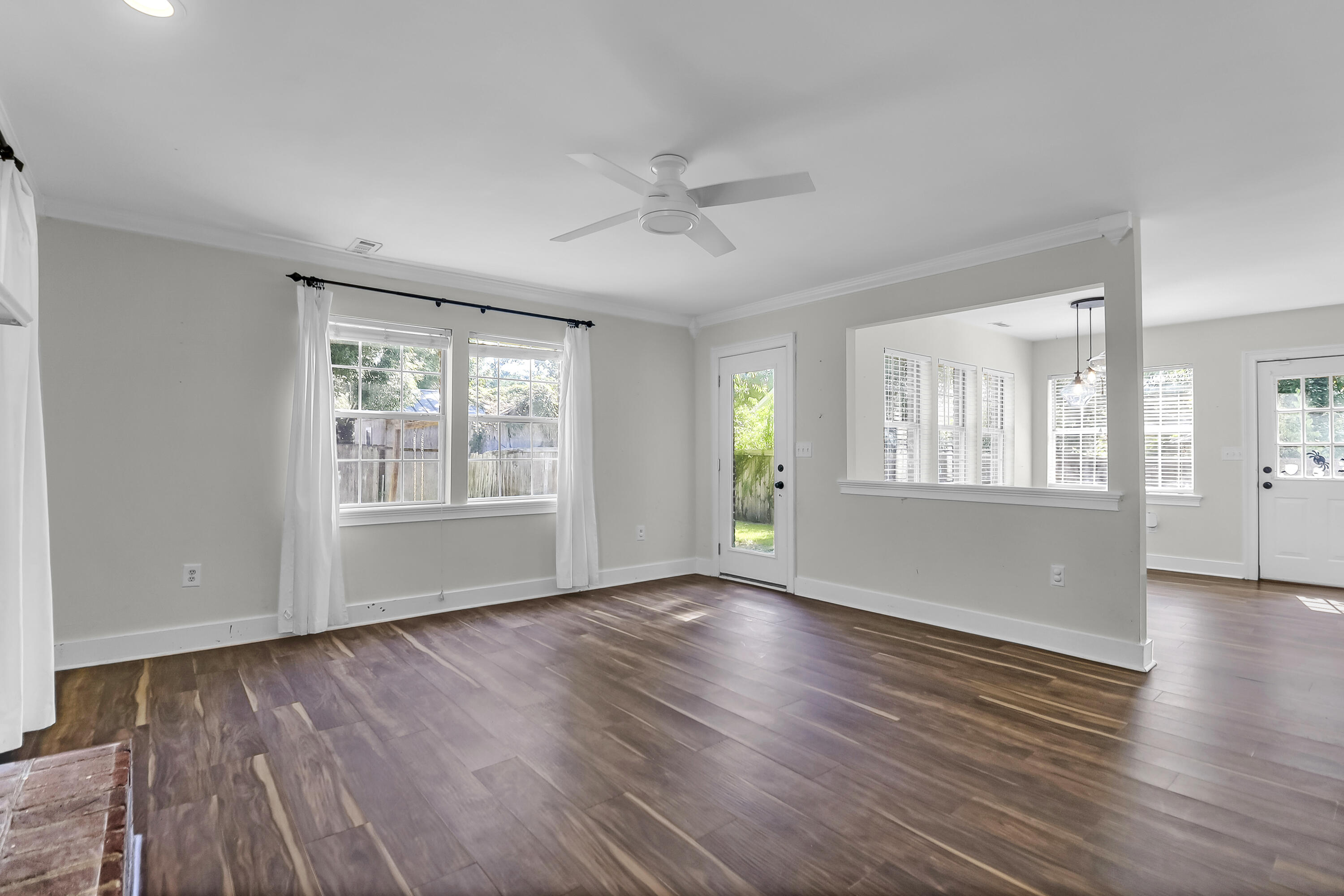 45 Colleton Drive Charleston, SC 29407 - Photo 11 of 38 Living Room
