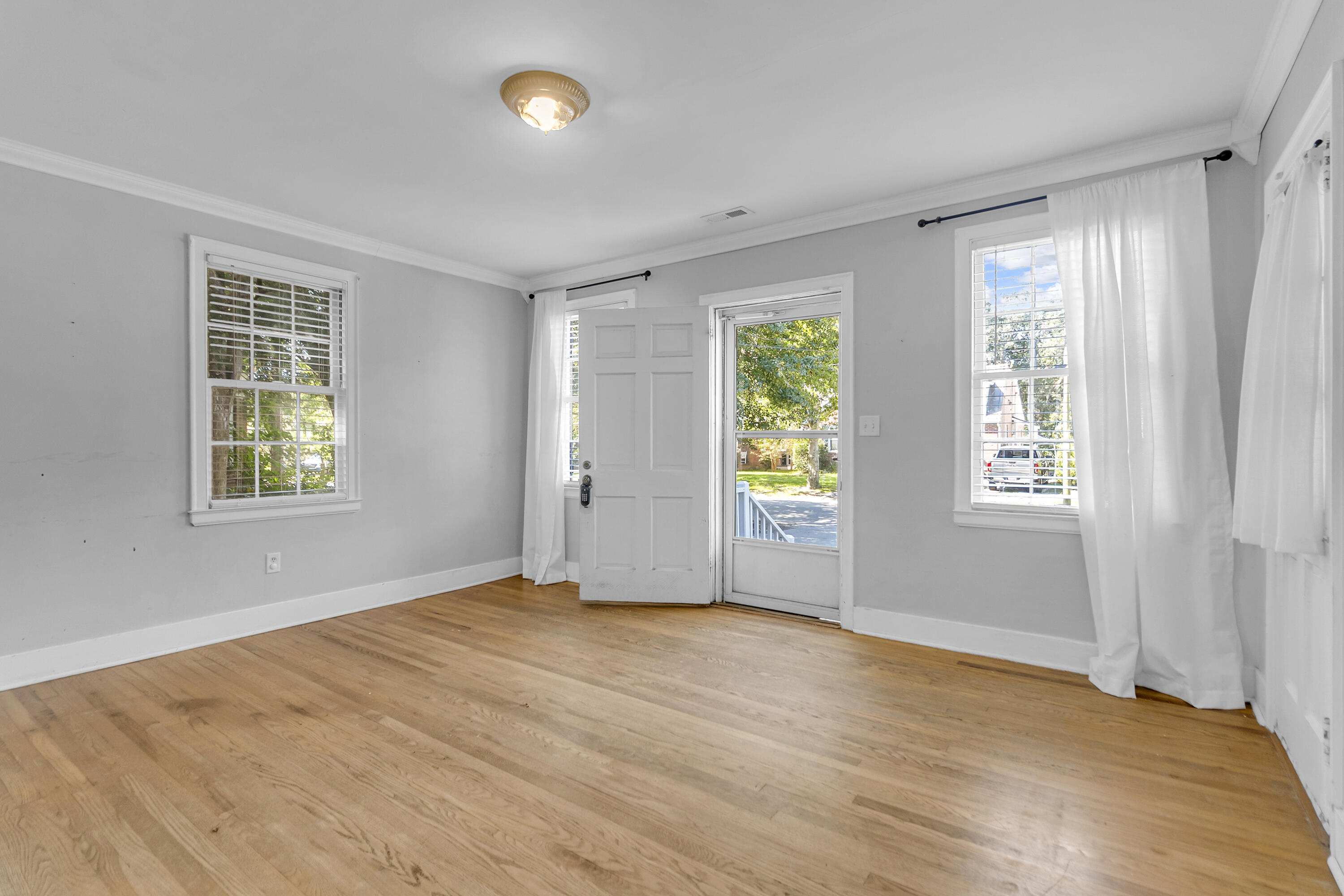45 Colleton Drive Charleston, SC 29407 - Photo 6 of 38 Living Room