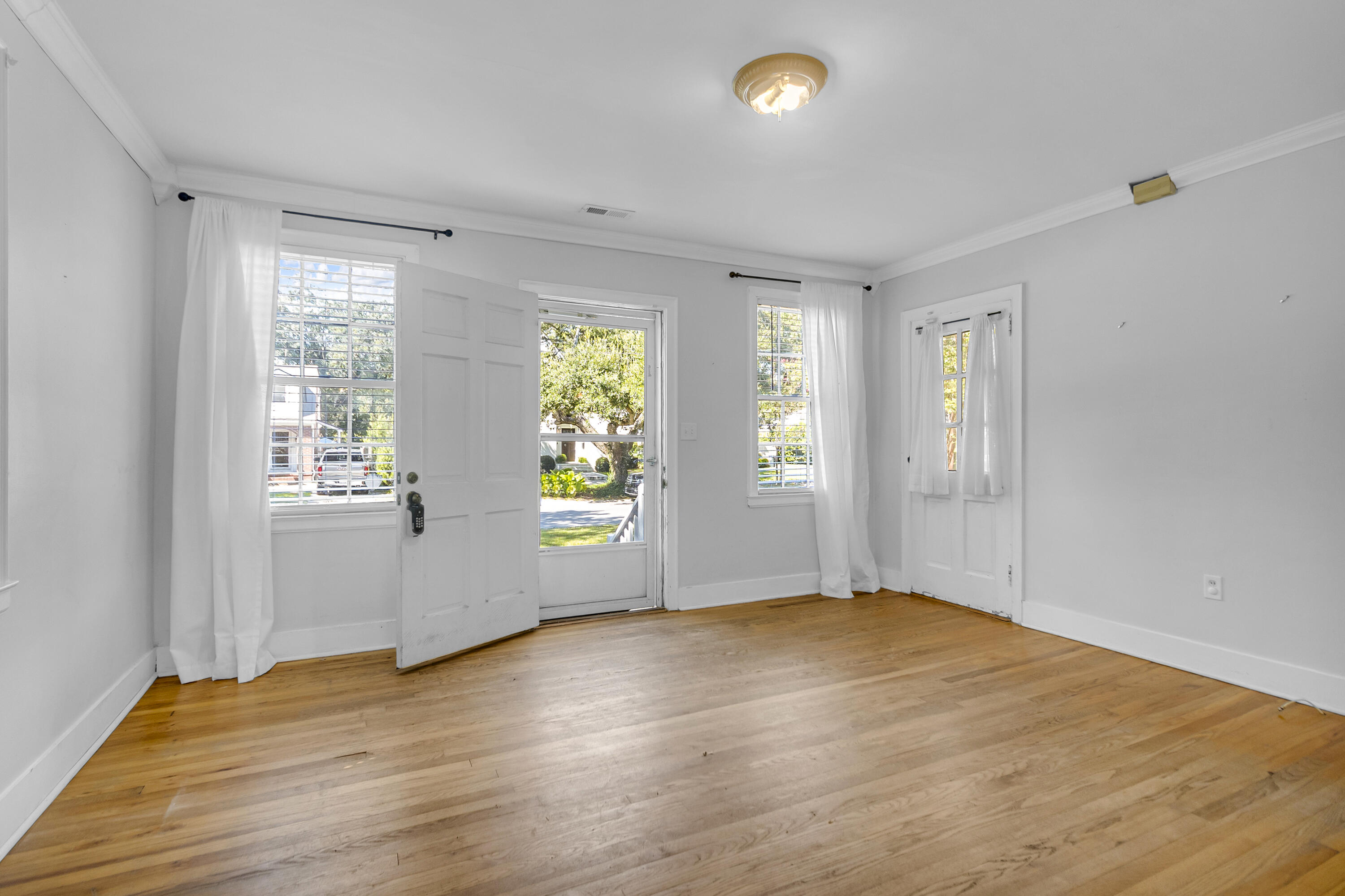 45 Colleton Drive Charleston, SC 29407 - Photo 7 of 38 Living Room